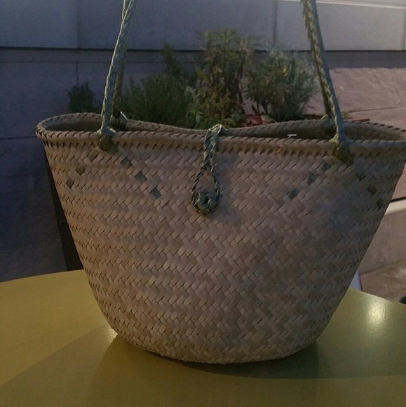 Natural Woven Picnic Basket Bag in Rattan Style 🧺 - Picture 3 of 5